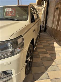 تۆیۆتا لاند کروزەر